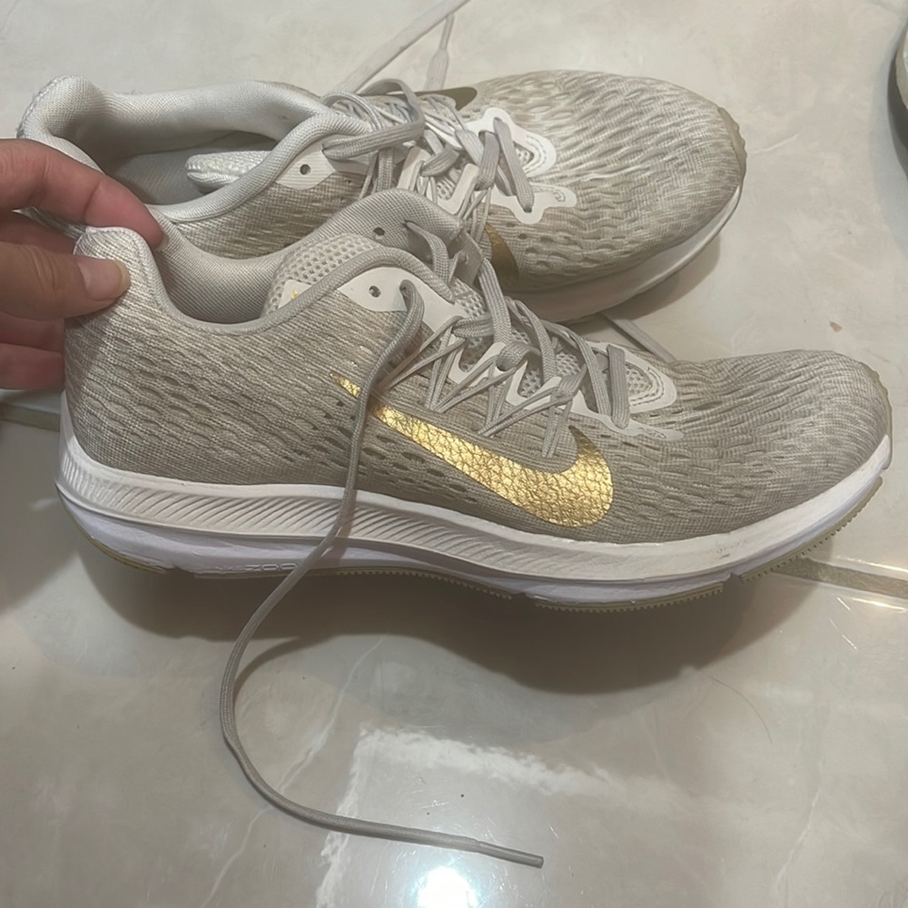 Nike tennis shoe